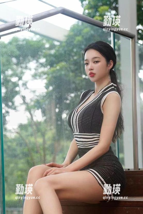 微密圈 - 近来大家都在讨论的徐珺大哥——最新写真集《内衣》居然在说…呃，什么？