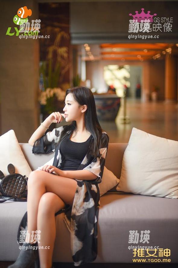 推女神 - 萌琪琪Lrene与海边的最新图集，这对组合让你忍不住想要打卡。
