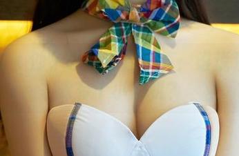 推女郎 – 沙子红裙在线写真：谁说沙滩不能有个小心机？
