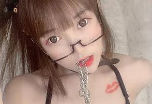 星野咪兔的夜晚不只是梦，私拍里的雪纺小夜衣递给你一丝温柔，快来欣赏这些套图！