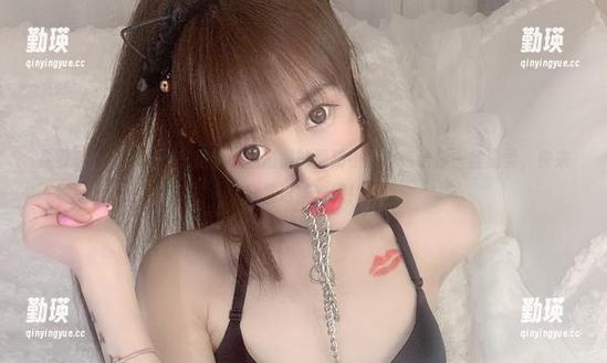 星野咪兔的夜晚不只是梦，私拍里的雪纺小夜衣递给你一丝温柔，快来欣赏这些套图！