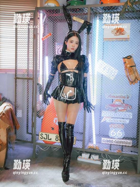过节还得看普美Bomi(보미)的新鲜高清：PEEKCLOUD的双人特辑，或许不太靠谱但很有趣。
