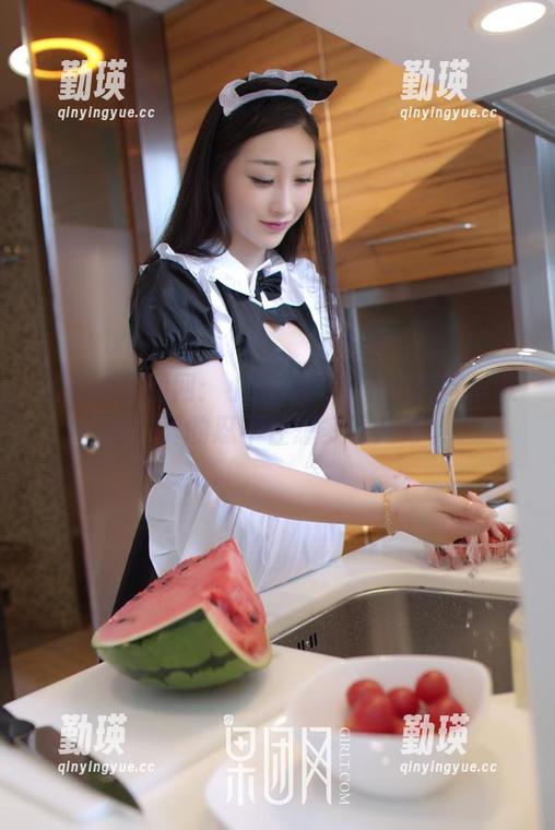 喵喵的果团网：小猫妖的每个角度都很败笔，真的忍不住想多看几眼。