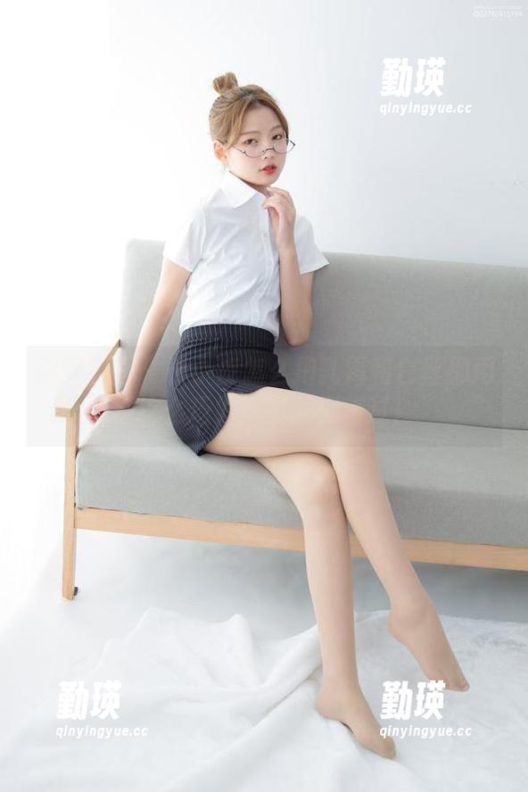 森萝财团 - 看小夜怎么把乳霜和白丝都用得这么巧妙，资源别错过！
