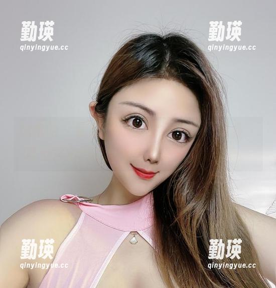微密圈 - 看海豚baby的“白色”写真，真觉得定制的力量有时候像个魔法师。