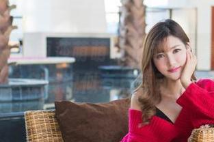 爱蜜社 – 小丽莎萌萌哒的网袜写真更新，喔，这条线貌似有点牵动心弦呢？