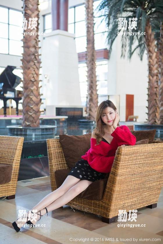 爱蜜社 - 小丽莎萌萌哒的网袜写真更新，喔，这条线貌似有点牵动心弦呢？