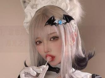 就问你们，谁也没想到“狐洛洛子”可以这么自由地游走月光之下？月之伊布免费套图上线！