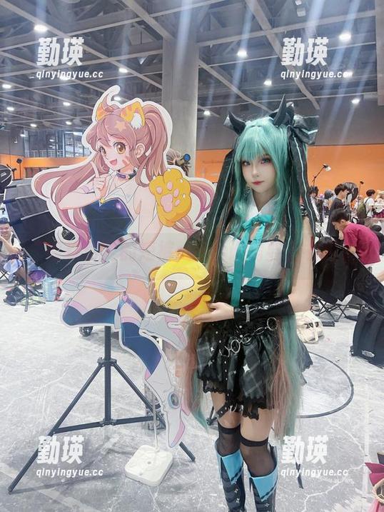 “狐玖玖”的短裤cos，谁需要上衣啊？