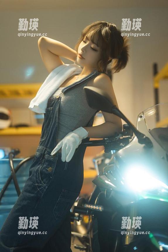 不可思议的搭配！玉汇yuuhui全新修女图片，凸显出不同凡响的气质。
