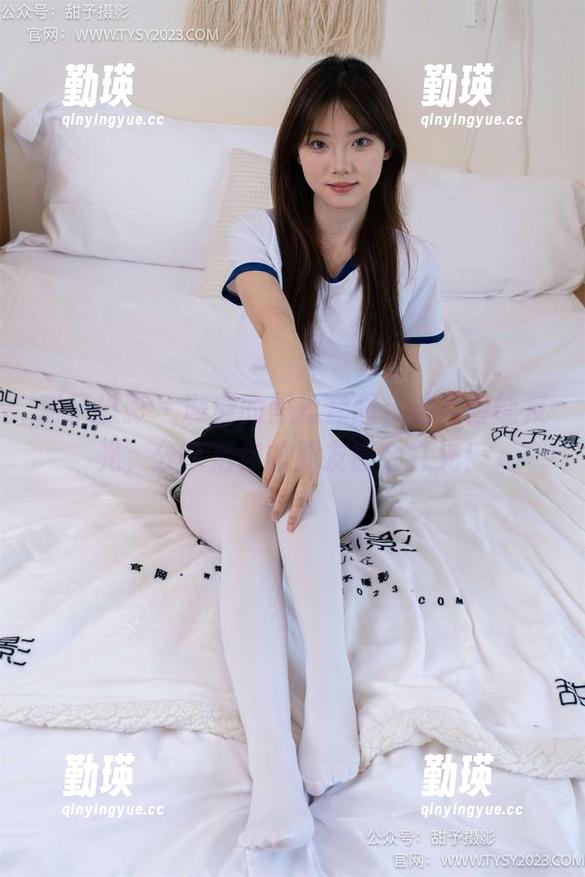 甜予摄影 - 璇璇的黑丝套图，油亮得能反光，分享后你的朋友圈会打光！