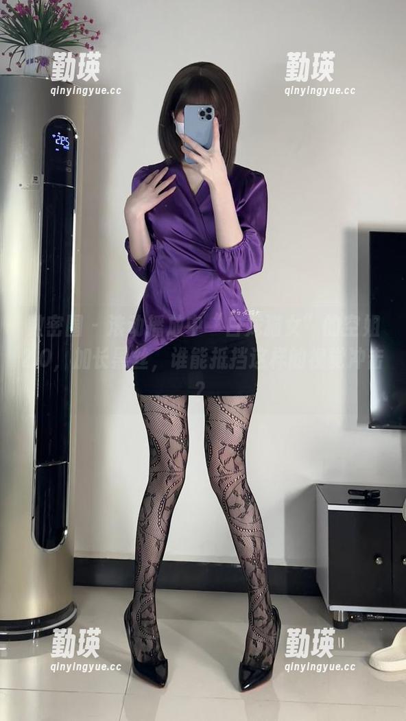 微密圈 - 滚动播放中“白龙猫女”的空姐2.0，加长黑丝，谁能抵挡这样的视觉冲击？