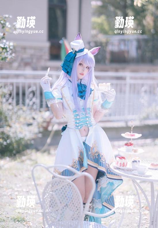 百合欧皇子+礼服=美图无敌，随便一张手机下载下来的照片都能拿去参加摄影比赛。