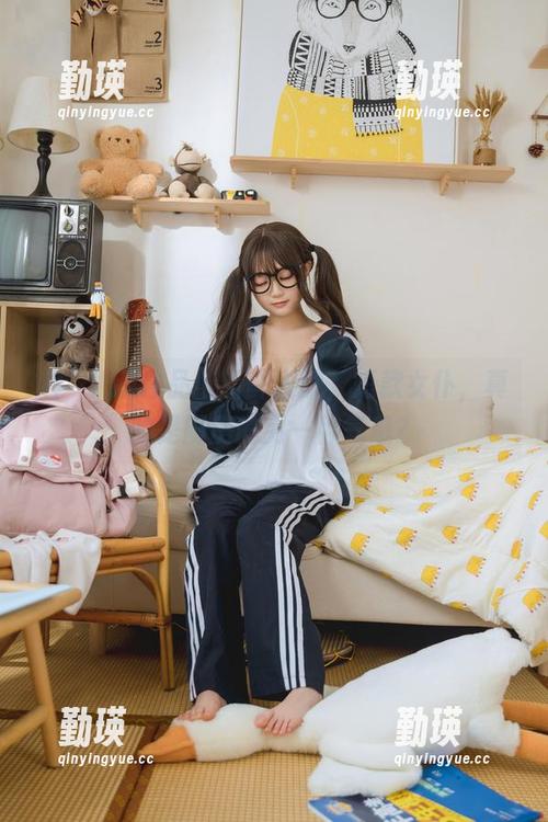 神沢永莉作品集新鲜出炉，短款女仆，真的是厨房的另一种气息？