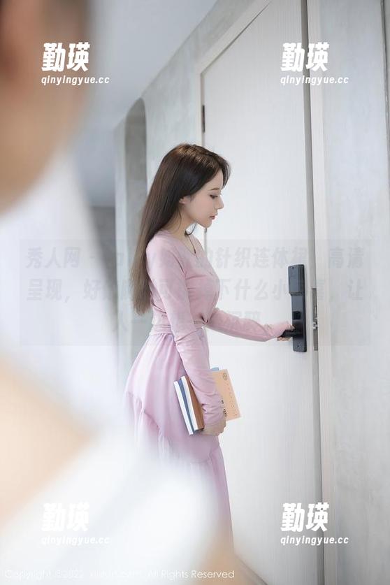 秀人网 - fairy如歌的针织连体裙，高清呈现，好像随时可能掉下什么小惊喜，让人一边想一边沉醉。