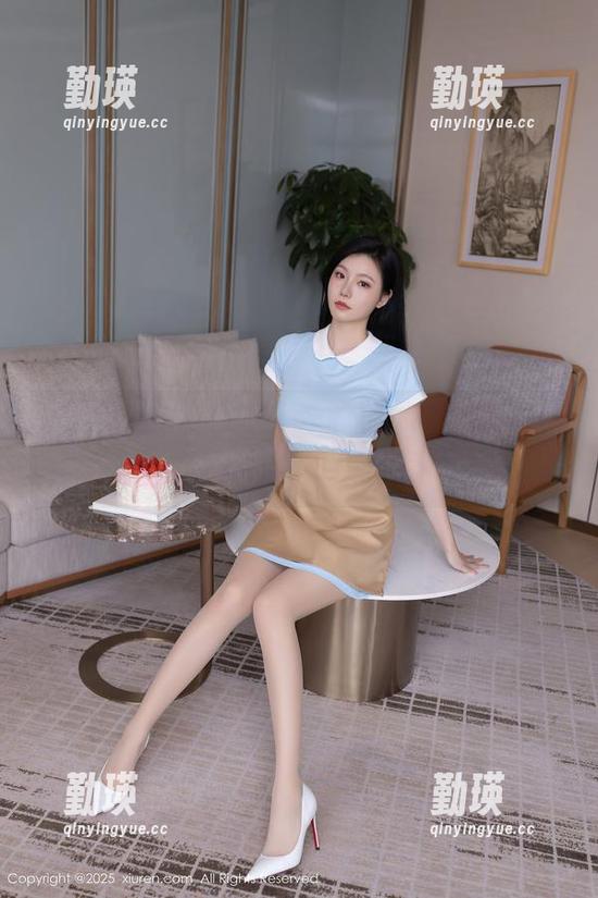 秀人网 - sophie余冰的兔女郎图集：在镜头前经典的“呜哇”表情！