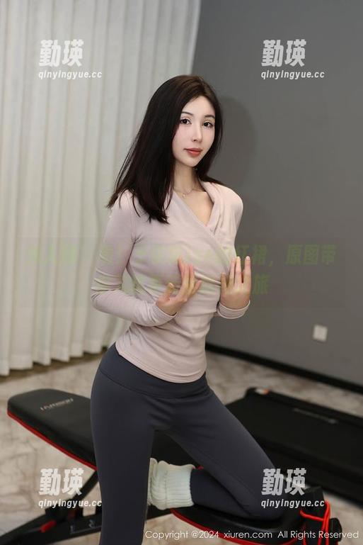 秀人网 - 看！于诺诺ise的红裙，原图带你入坑更新版妖艳之旅