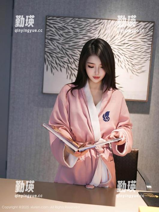 秀人网 - 当夏瑶baby遇见天台，精选美图总有点不靠谱。