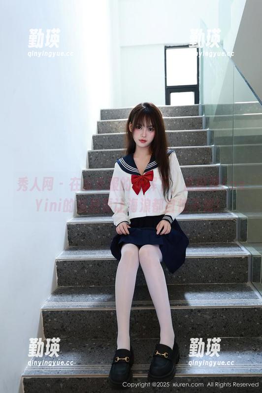 秀人网 - 在水手服的光辉下，孟狐狸FoxYini的私拍要让海浪都自愧不如！