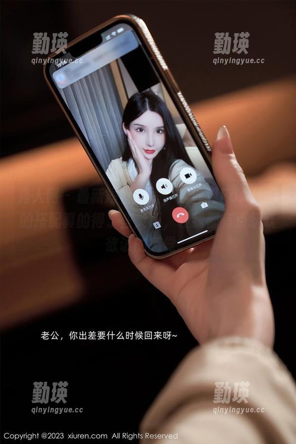 秀人网 - 最新短裤图片，孟狐狸FoxYini的搭配真的得了些灵感，让我都有点跃跃欲试的感觉。