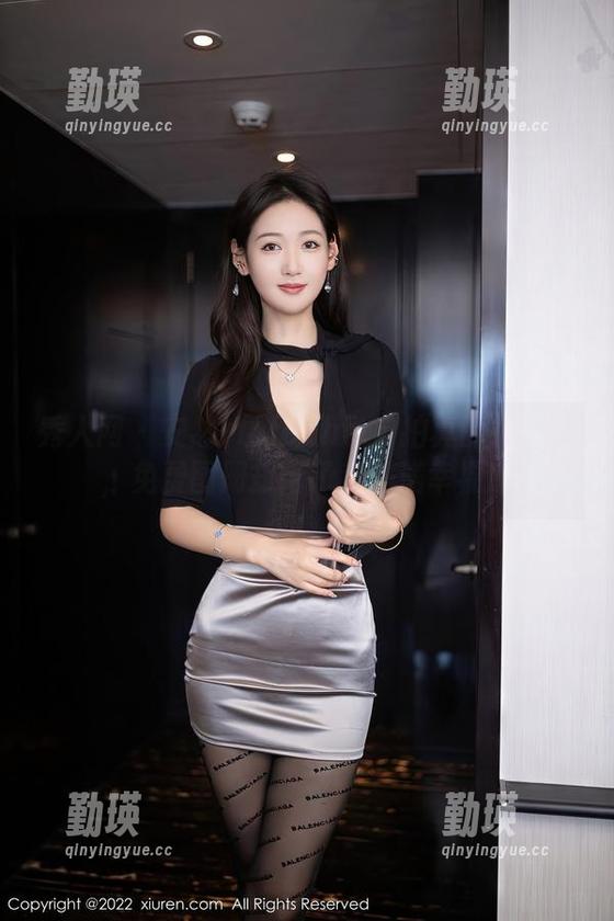 秀人网 - 安然Maleah说自拍真的很费劲，免费图册却给了我满满幸福感
