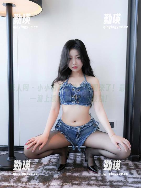 秀人网 - 小小白思宜校服套图来了！最新一波上课风格的欢乐鼓励！