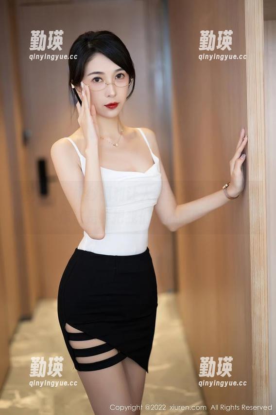 秀人网 - 婚纱福利让人欲罢不能，岁小岁你这是要把我们都心醉吗！