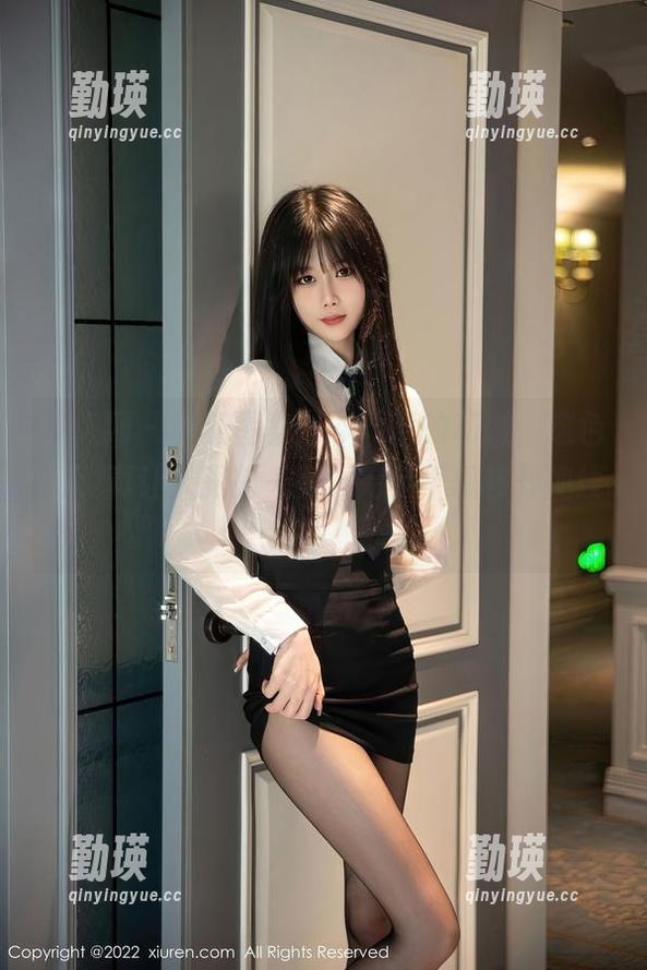 秀人网 - 最新图集：岑雨桥的和服，这色彩，真让人眼前一亮，完全不想移开视线呢。