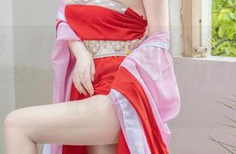秀人网 – 徐莉芝Booty的婚纱私房图集——一场轻松随性的婚纱漫步，裙摆甩起来就是个风景。