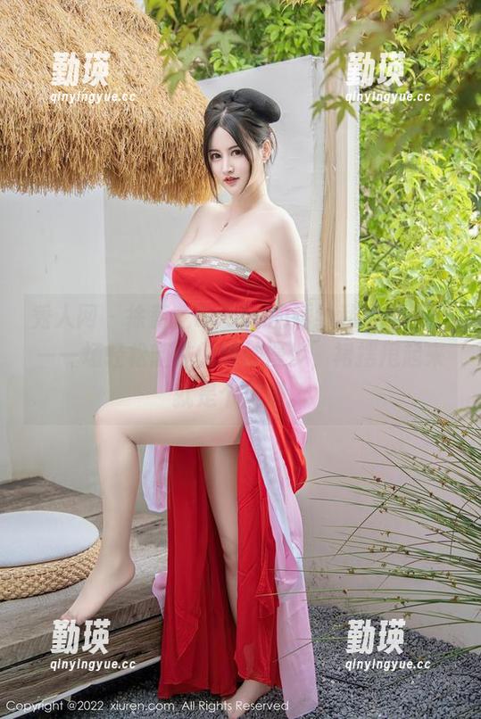 秀人网 - 徐莉芝Booty的婚纱私房图集——一场轻松随性的婚纱漫步，裙摆甩起来就是个风景。