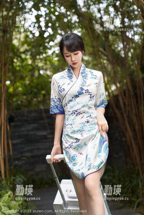 秀人网 - 安静的居家女友？不，糯美子mini私拍图集里白色吊带撩拨着心弦。