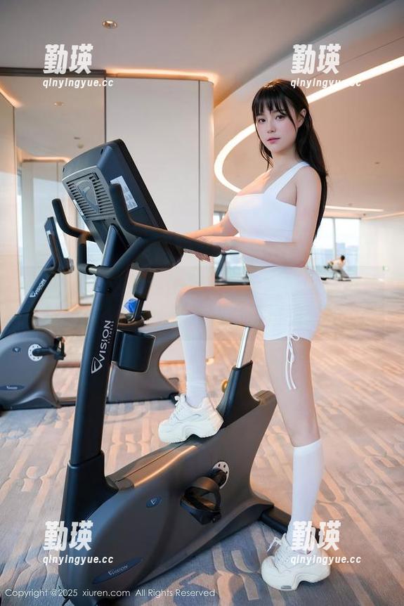 秀人网 - 这些私房图片里的旗袍！难道是葛征Model从时光隧道里拉回来的？