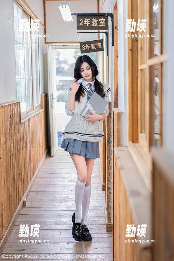 秀人网 - 陈思琪Art的图包来了，私拍版‘女友’，穿衣服是一种技能！
