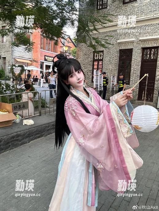秋山AkI的mirror彩云，福利我想我能get到的！