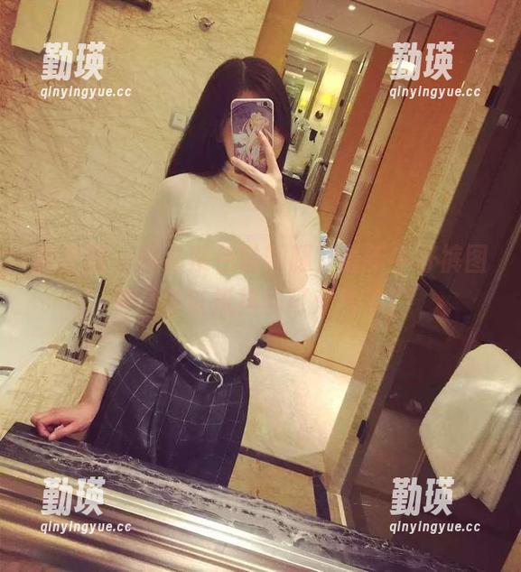 微密圈 - 溯源紫色哒豚豚，最新牛仔裤图包，难以抵挡的可爱气息！