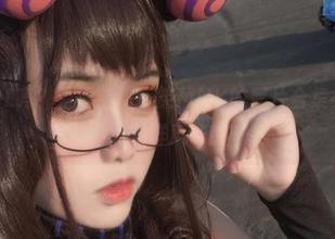 档案室OL吗？看看芊川一笑MNK的照片合集，职场中的别样风味！