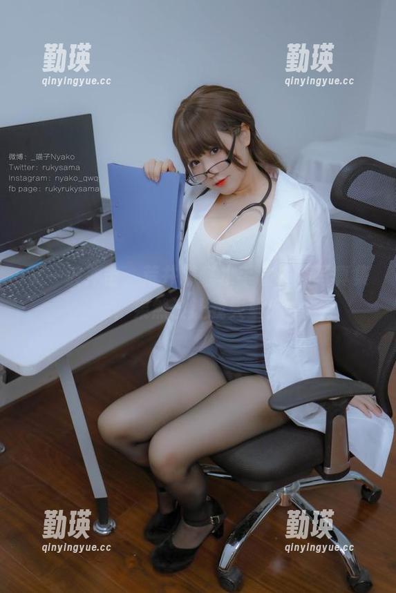 又一波冲击，荒井喵喵水手服最新写真集，果然没让我失望！