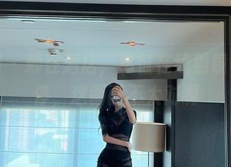 微密圈 – 赖在酒店，葛征在线照镜子拍不停，这画面不太对啊