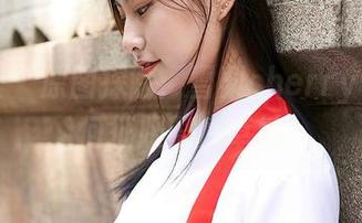 蜜桃社 – 原图探险：雪梨sherry长腿如何征服整片草地