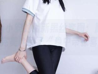 袜啵啵 – 小安的最新黑丝套图：脚尖加固款，完美诠释了“稳中带惊喜”！