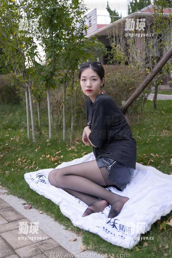 袜啵啵 - 雪糕撞上眼镜，美图和照片都有心理战，能看出谁更聪明吗？这可真有趣！