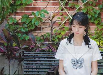注：看到西呱呀呀呀在线的黑丝双人百合，心里别说的那么复杂。