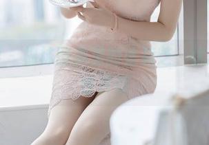 语画界 – 棉袜图集里的徐莉芝，优雅与随性并存