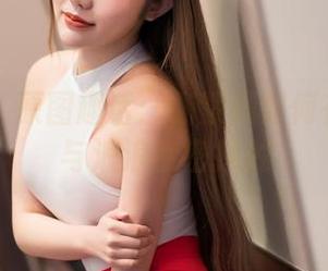 语画界 – 原图趣话：杨紫嫣如何在海风中与浪浪亲密接触