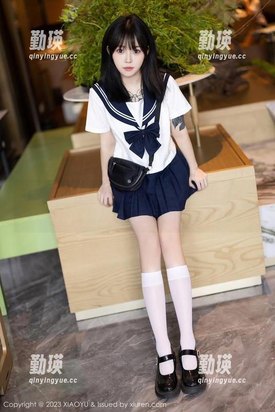 语画界 - 林乐一的水手服全套原图，每一瞬都像是从动漫里走出来的呢！