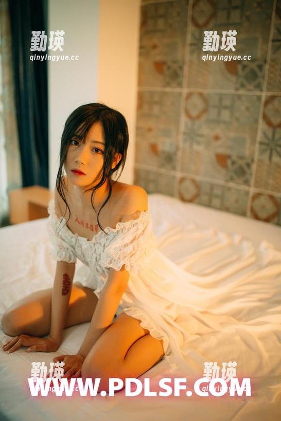 轰趴猫 - 曲曲浴室里的自我——是不是有点过了？