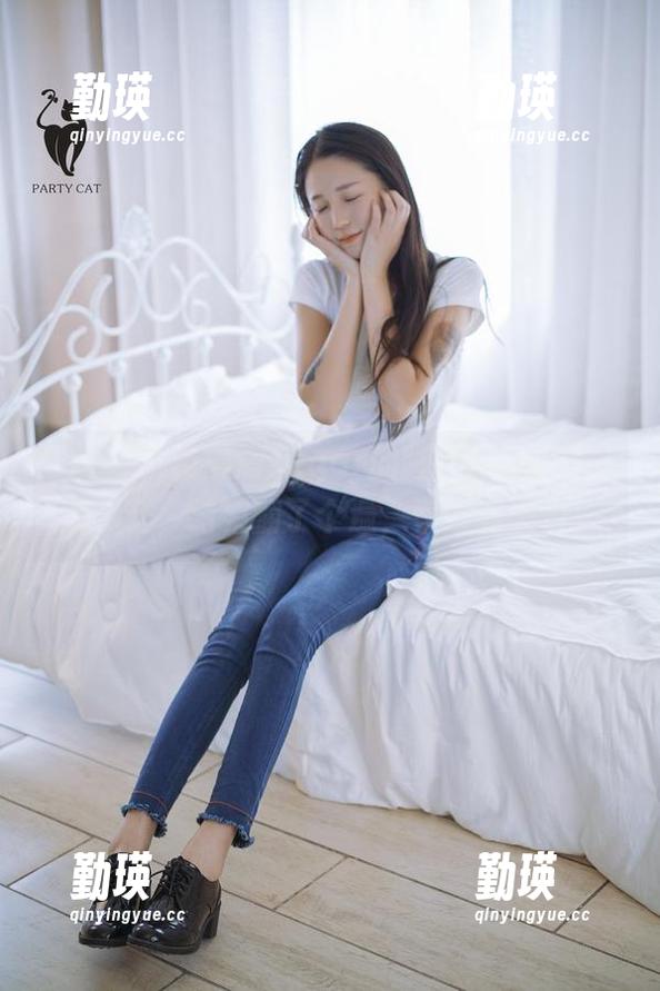 轰趴猫 - 杨晨晨sugar的睡衣资源：不小心点开，结果翻了个遍，幸好有美景！