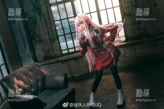 迷失人形QUQ的瑜伽作品：当呼吸变成了一种健身借口