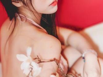 浴室里的镜子：通向镜酱的写真奇遇记，有点湿但不嫌多
