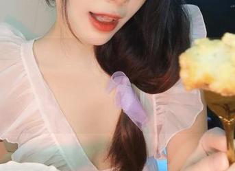 理论上说，阿九从不咕咕(九言)的红裙全套作品应该不会让人失望，结果我居然一直盯着那个腰线！